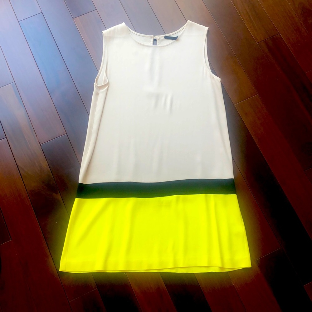 Pinko light and summery ‘bumble bee’ dress